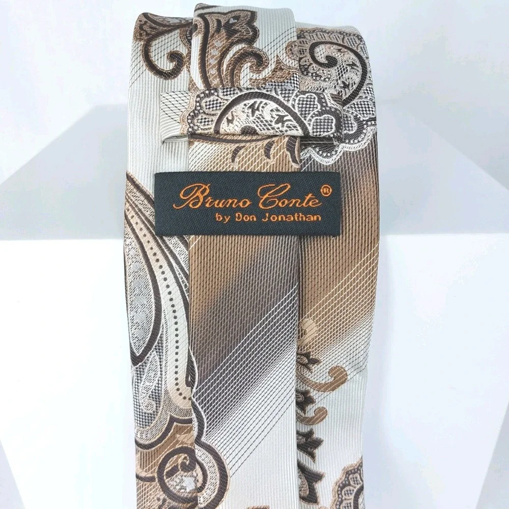 Bruno Conte by Don Jonathan Brown White Paisley 100% Microfiber Tie 3.5